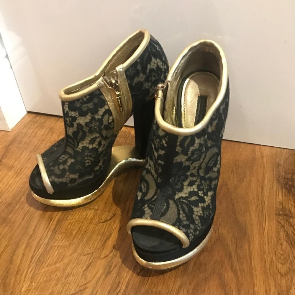 Dolce and Gabbana lace wedge heel - Picture 2 of 9